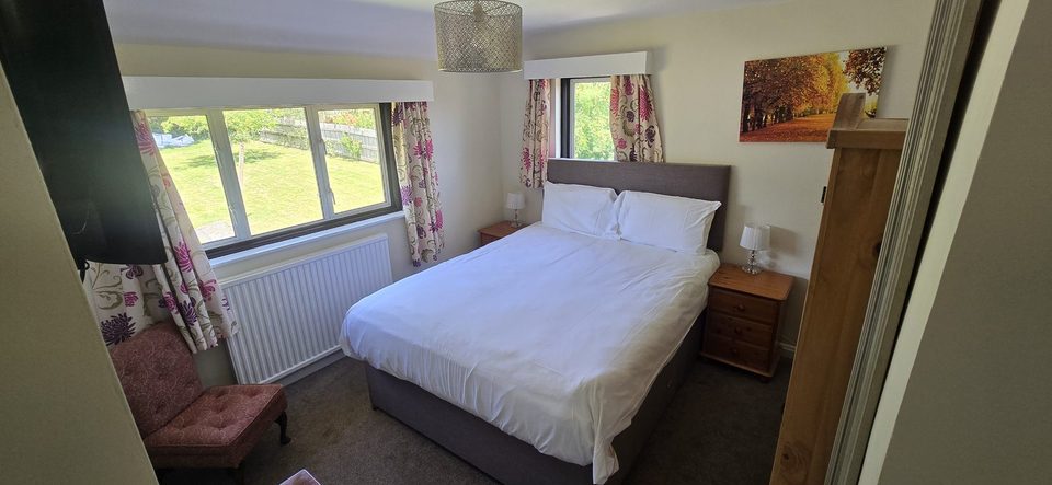 (4) Double Bed with Bath
